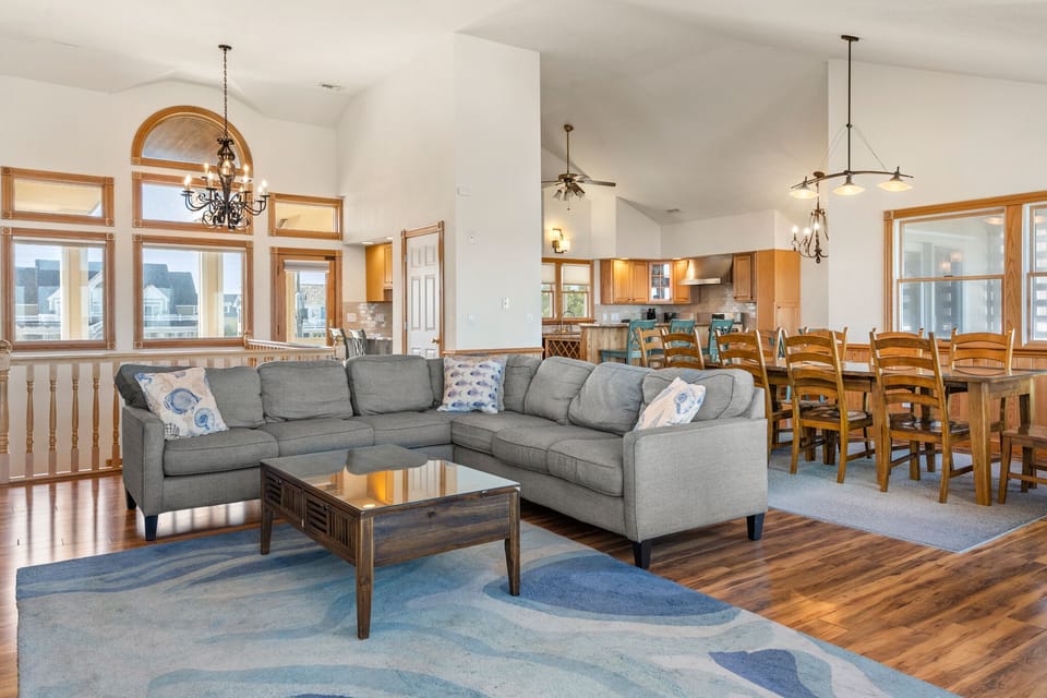DE10: Duneridge Estates 10 | Top Level Living Area