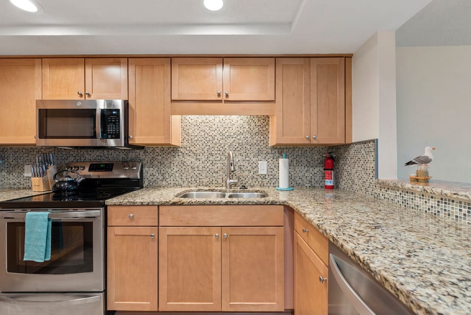 H103S: A Wave From It All | Kitchen
