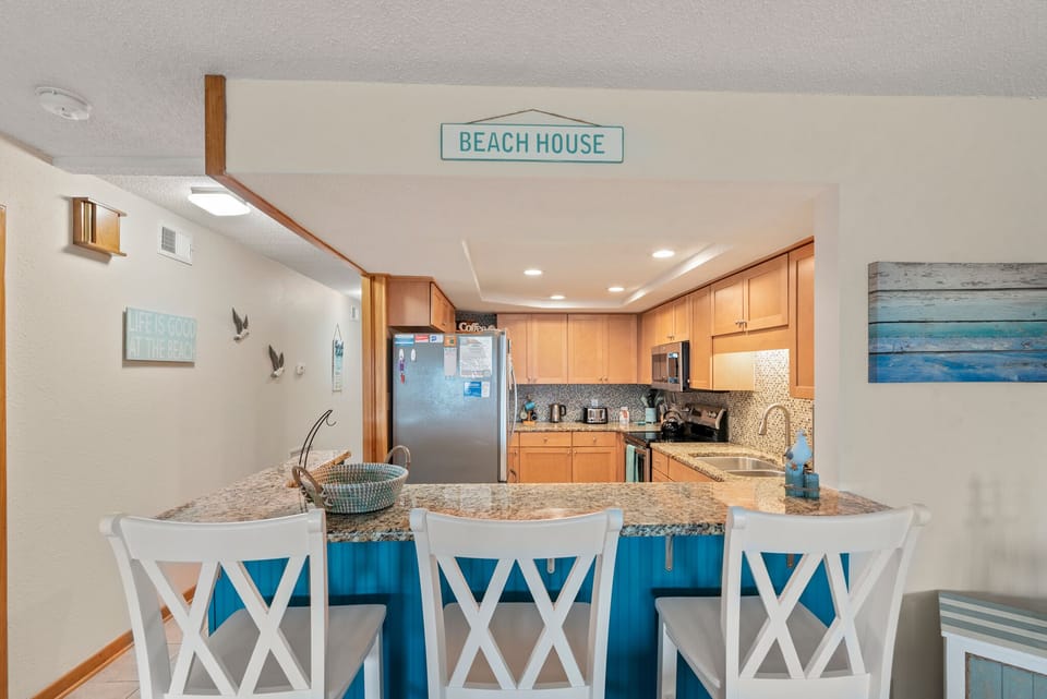 H103S: A Wave From It All | Kitchen