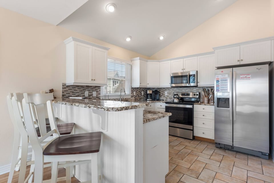 HK56: Hilltop Haven | Top Level Kitchen