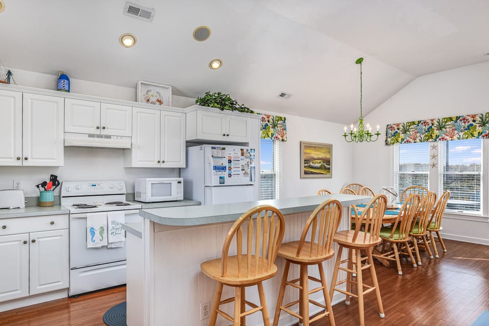 JR247: Carolinian | Top Level Kitchen