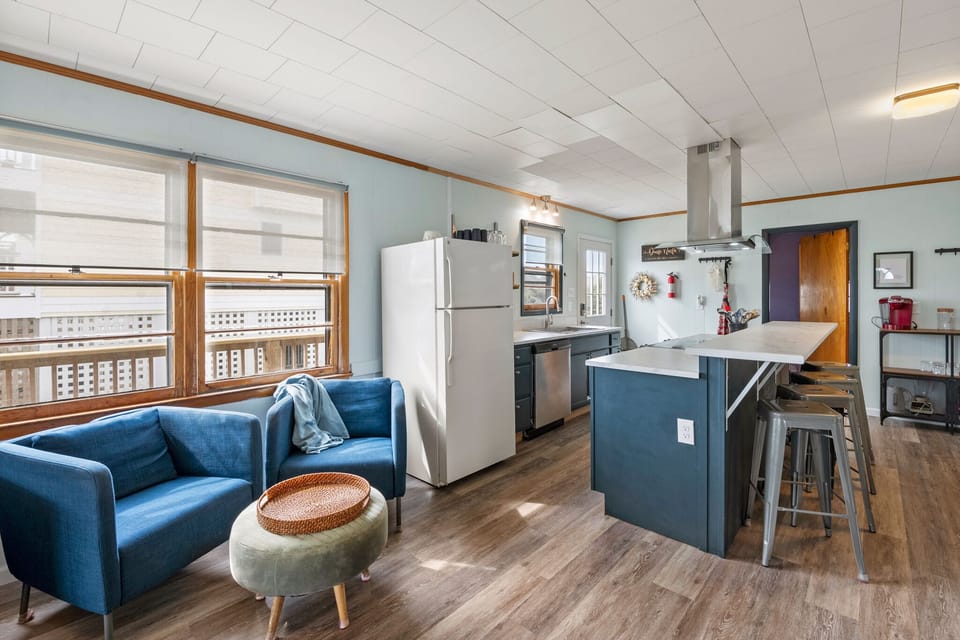 KH4542: Dune Nada | Living Area and Kitchen