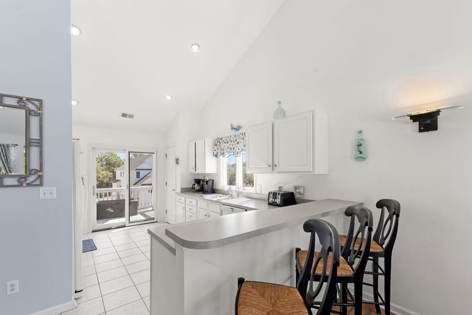 MB19: Moon Over Magnolia | Top Level Kitchen