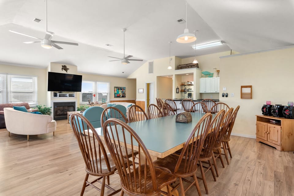 SN21: Turtles Roost | Top Level Dining Area