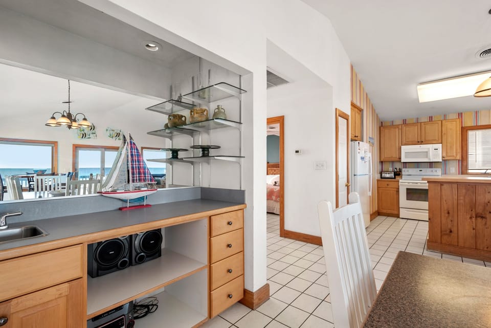 SN25: Pixie's Place | Top Level Dining Area w/ Wet Bar
