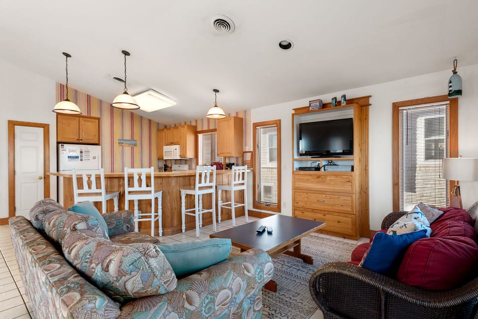 SN25: Pixie's Place | Top Level Living Area