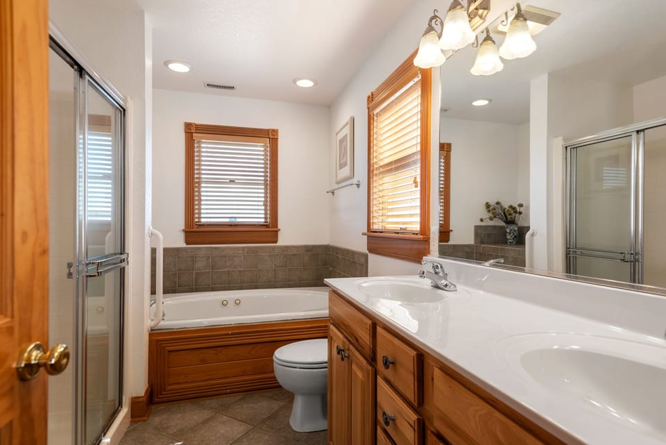 SN2604: Salt Shaker l Top Level Bedroom 7 Private Bath