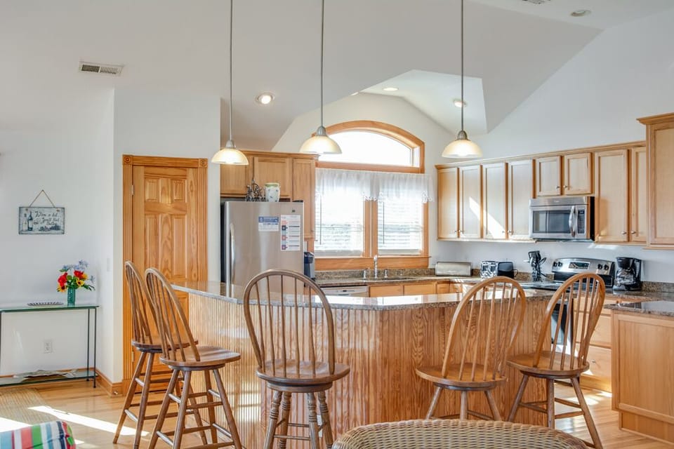 SN37: 4 Shore I Top Level Kitchen Area 