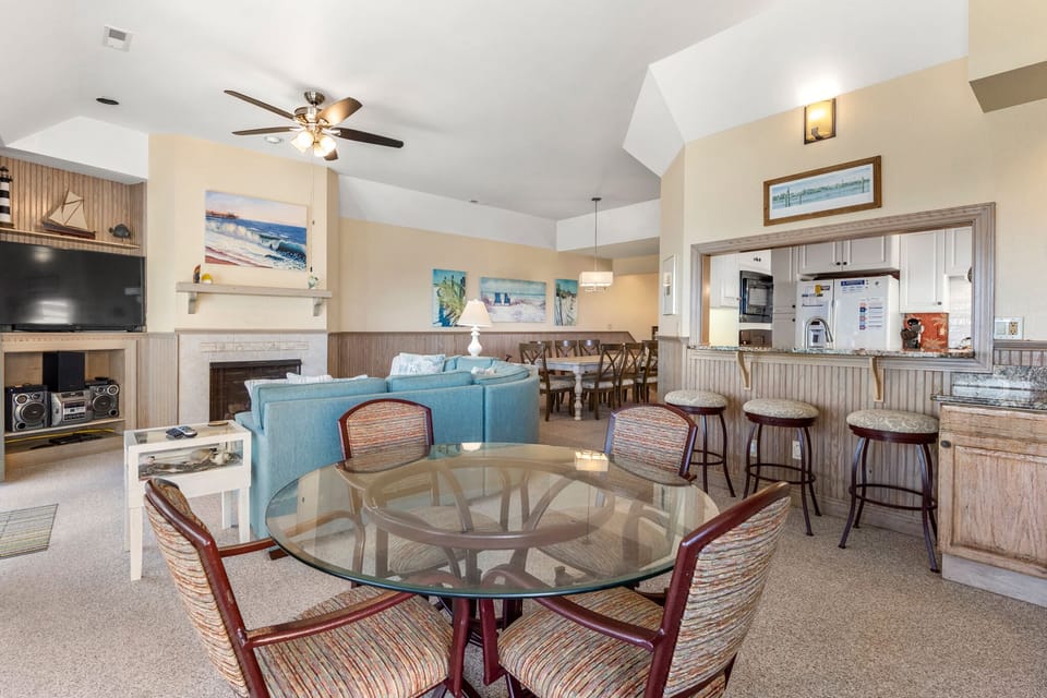 SP5A: Sea-Duced | Top Level Living Area
