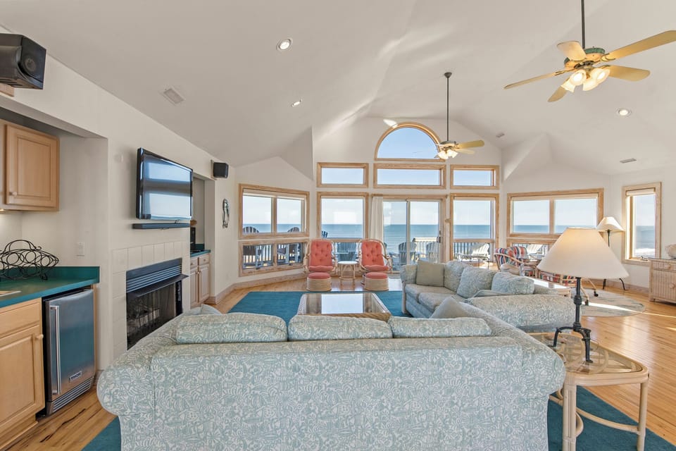 SS52: Peer Paradise | Top Level Living Area