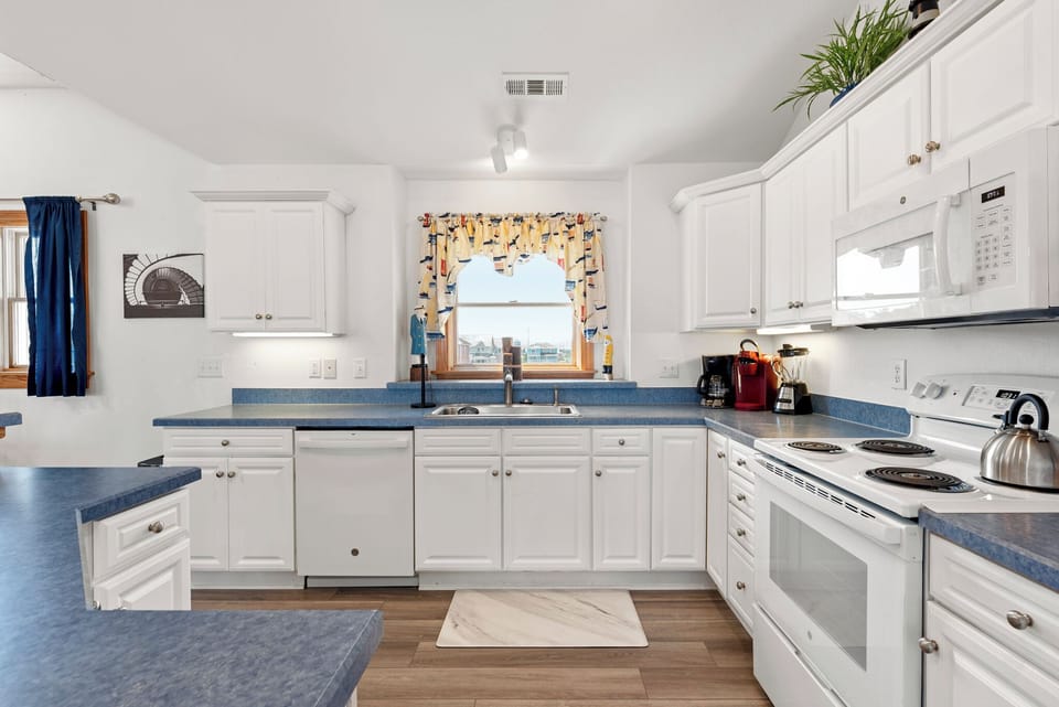 SV05: Shore'em Dreamin' | Top Level Kitchen
