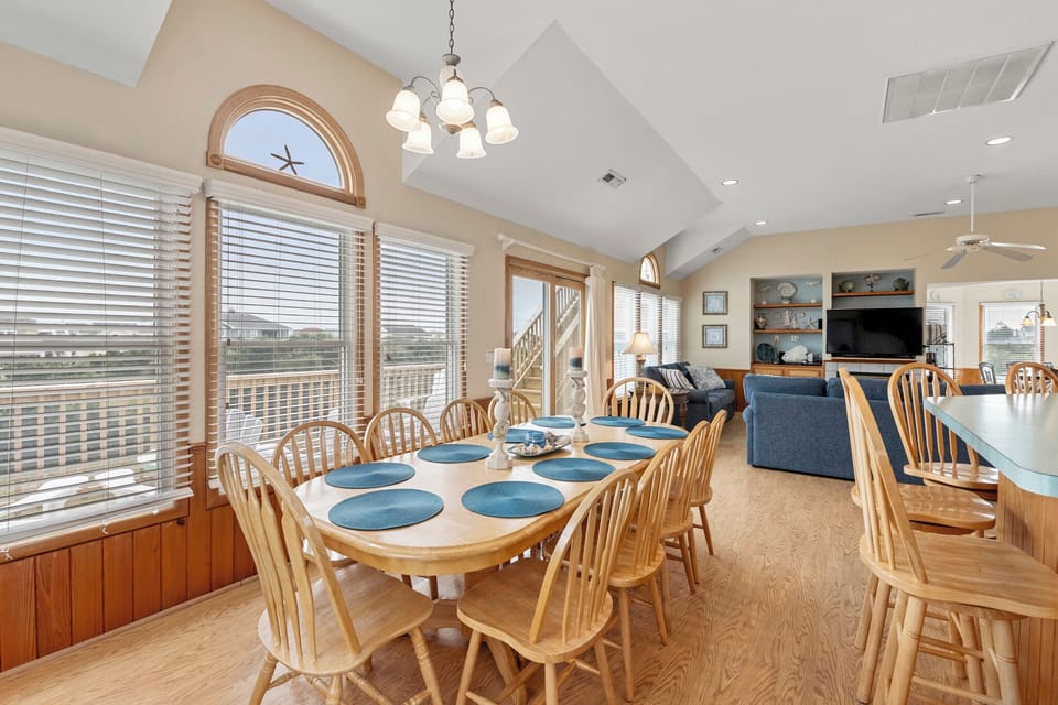 WH545: Ebbtide | Top Level Dining Area