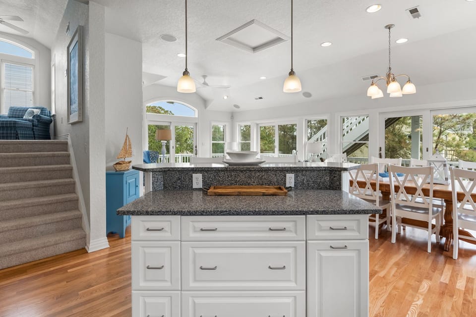 WH643: Dancing Days | Top Level Kitchen