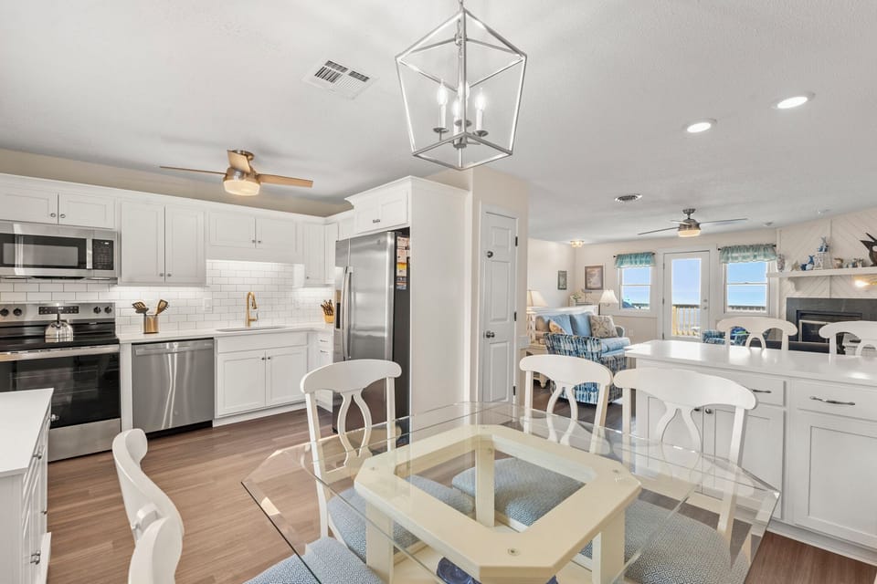 WS05: Whispering Sands 5 | Top Level Dining Area