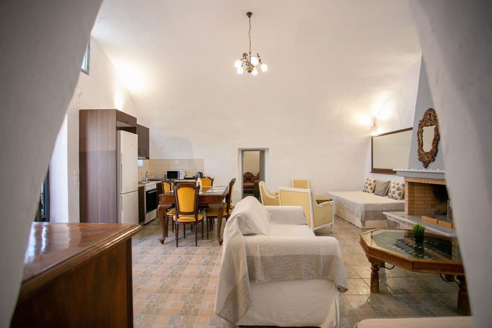 Living area of Stone built villa for 8,Private garden,Near Beach, supermarket,Mani