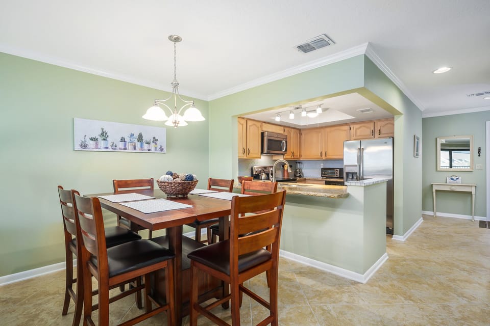 Dining Area - Seating For Six