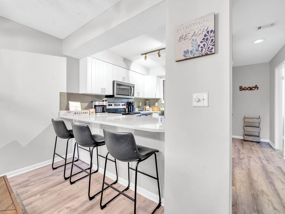 Eat-in bar seating