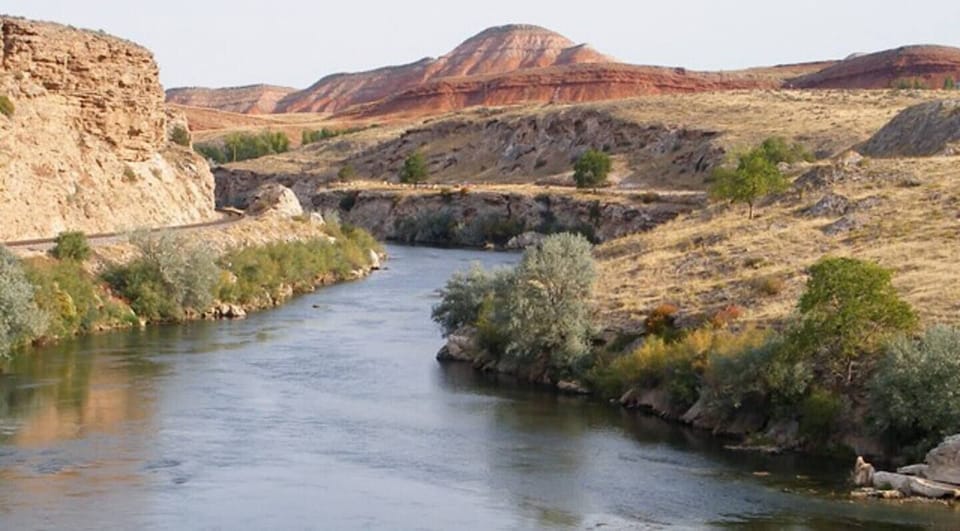 The Bighorn river flows right through town. Lots of good fishing to be had!