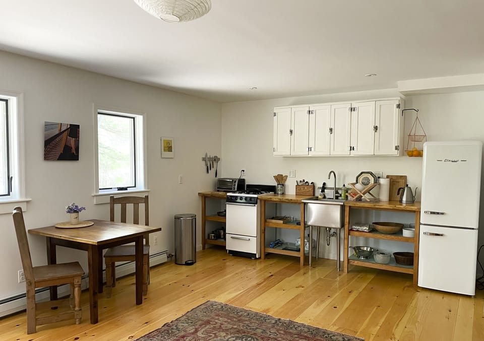 Kitchen area overview
