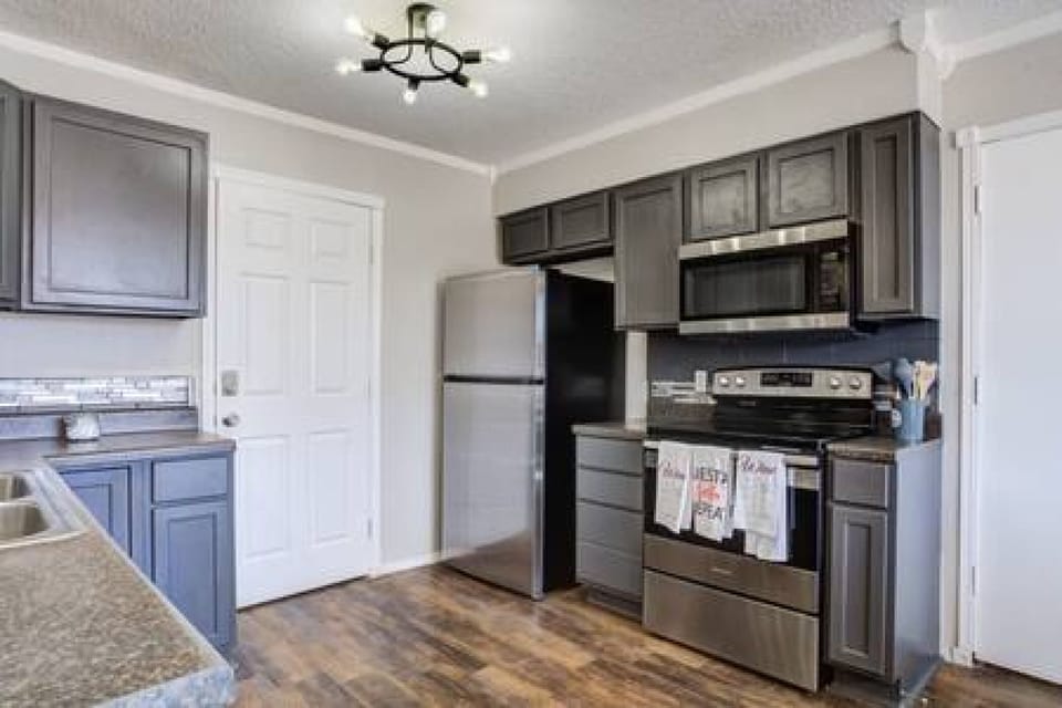 Kitchen 1.jpg