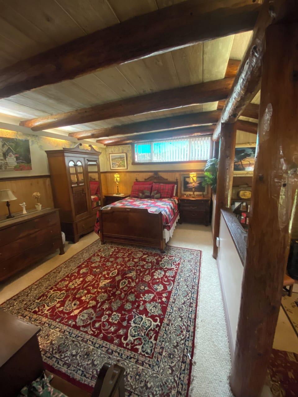 Bedroom (adjustable "Tempur-Pedic" double mattress) 