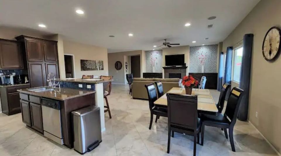 kitchen/dining area/living room open floor plan