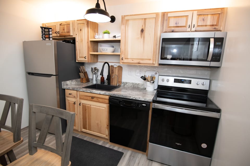 Brand new kitchen includes new appliances & a filtered water spigot