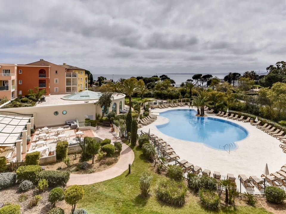 Property, Swimming Pool, Resort, Real Estate, Home, Estate, House, Building, Residential Area, Vacation