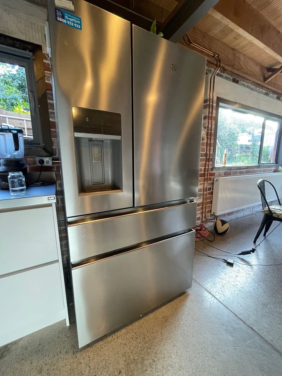 Fridge freezer with icemaker