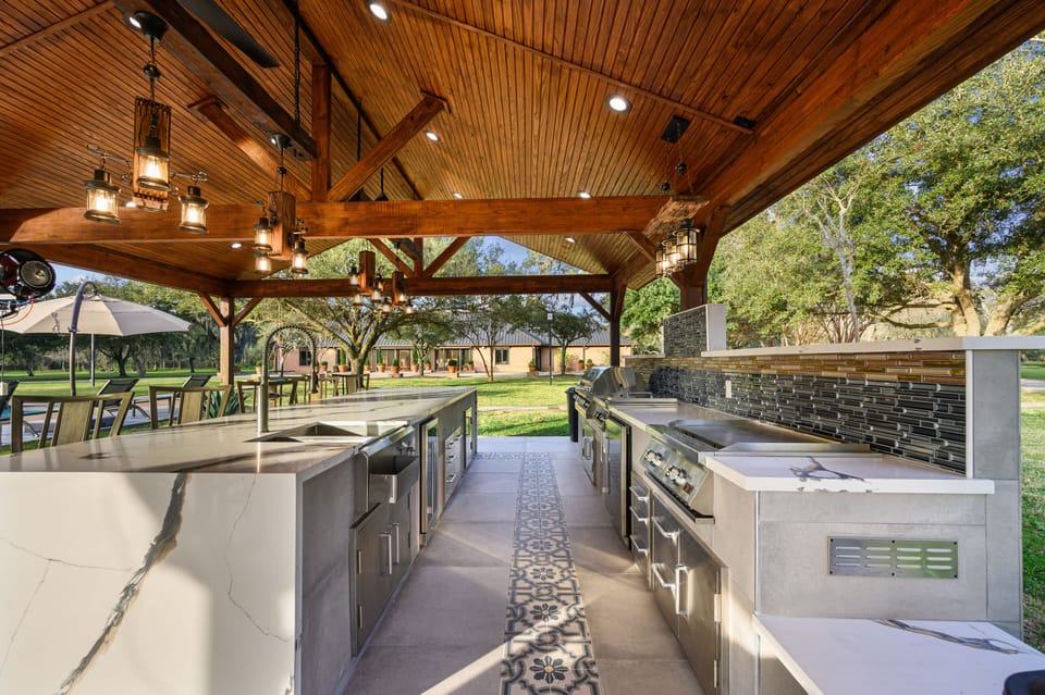 Full outdoor kitchen, perfect for family cookouts next to the pool. 
