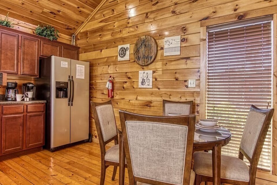 Sunshine and Whiskey's kitchen and dining area