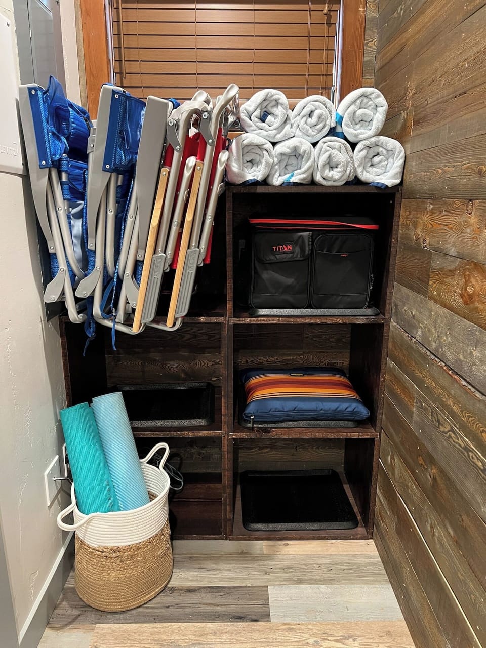 Grab our beach-ready kit: chairs, blanket, cooler, towels, and yoga mats. Everything you need for a perfect day by the water