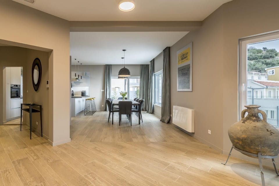 Dining area. Fully equipped kitchen and dining area with sea and pool views