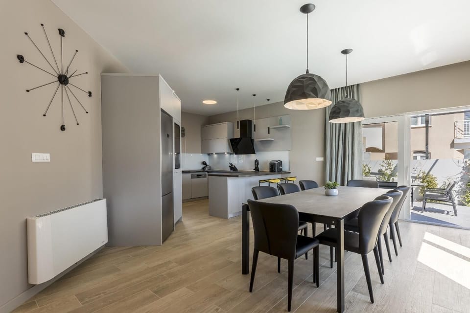 Dining area. Fully equipped kitchen with wine cooler, ice maker, coffee machine