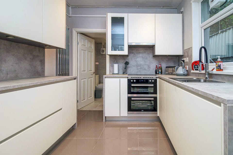 Well-equipped Kitchen 