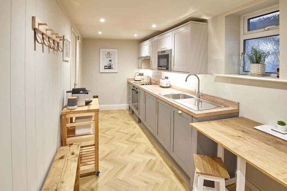 The Salt Nook, Whitby - Host & Stay