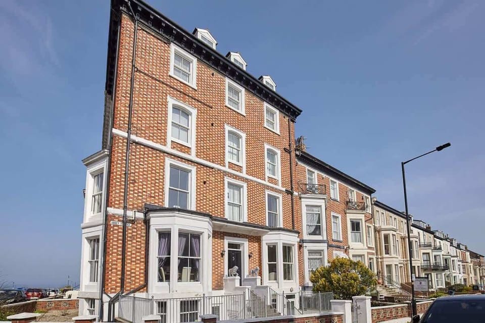 The Salt Nook, Whitby - Host & Stay