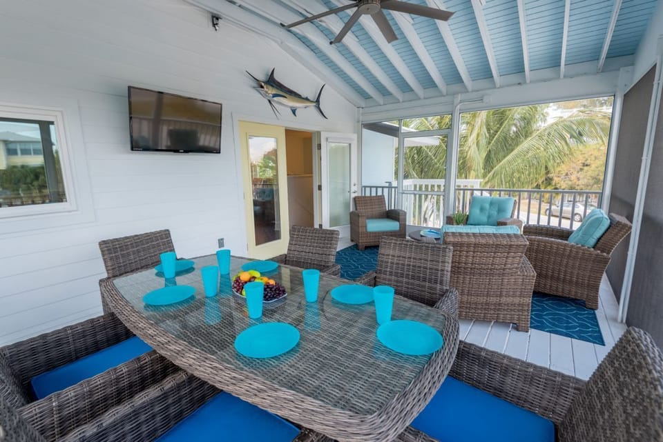 Summer Breeze Screened porch 1