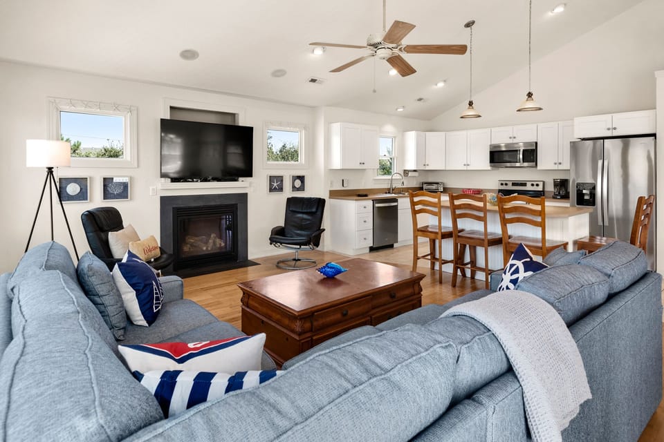 HK42: Boromacha | Top Level Living Area