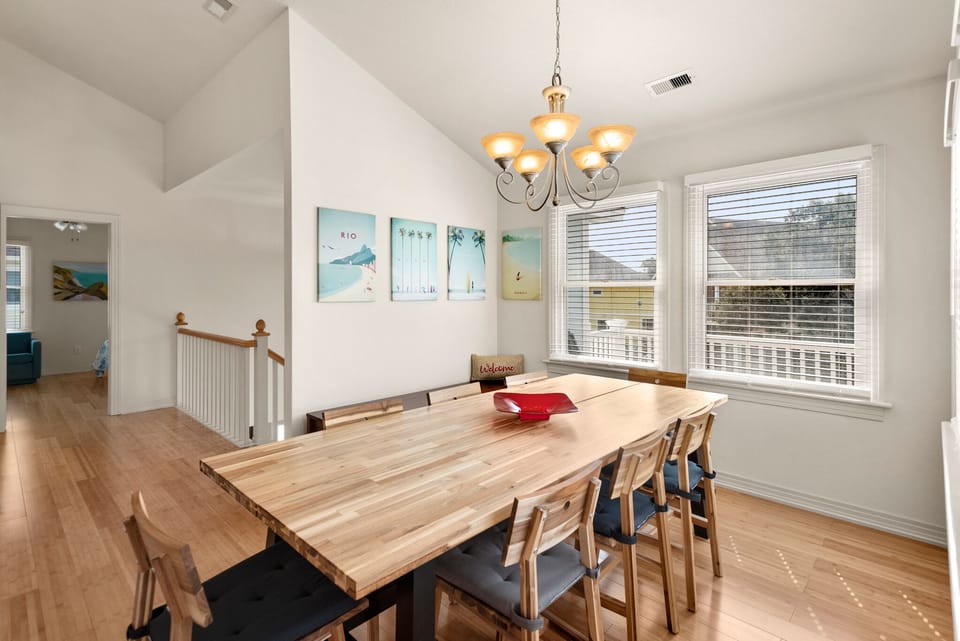 HK42: Boromacha | Top Level Dining Area