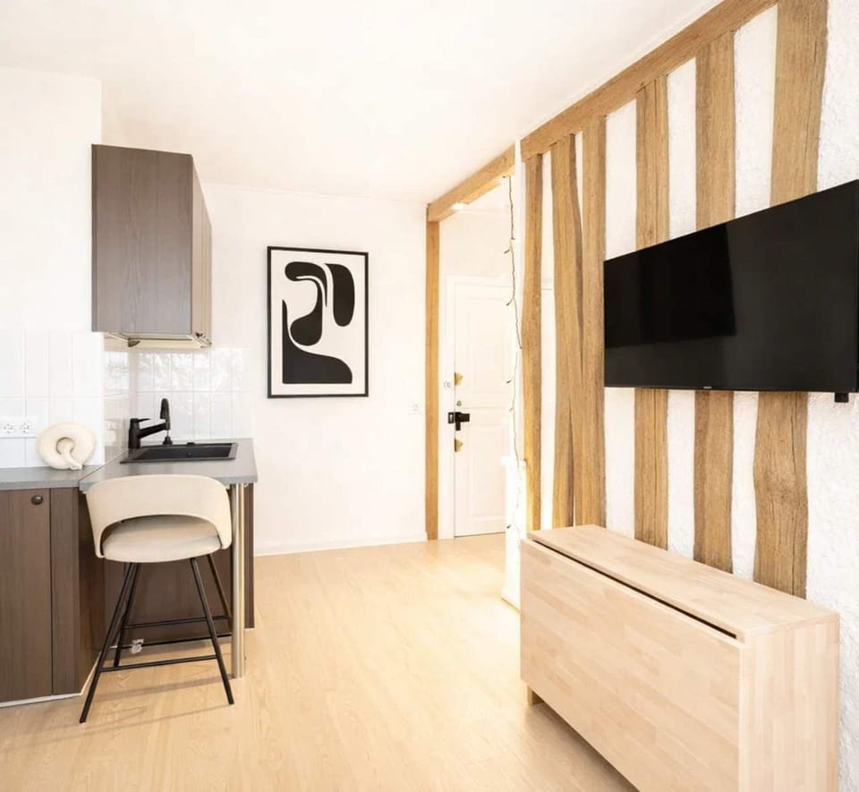 Stylish Living Space – Amenities Included
