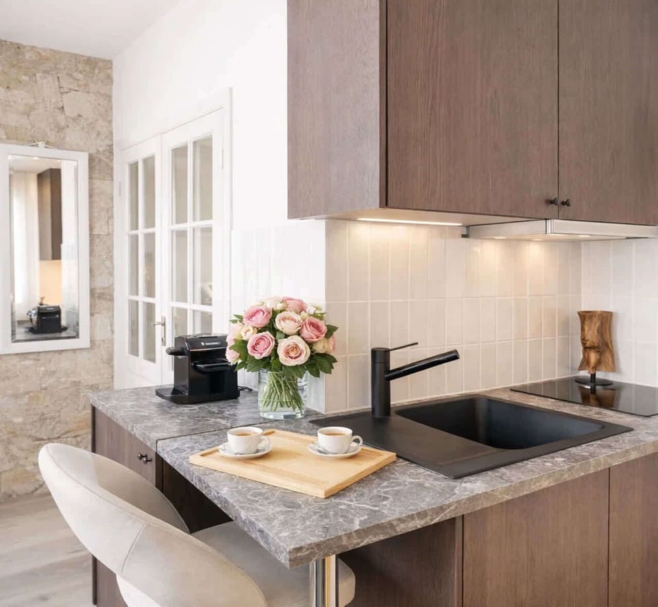 Fully Equipped Kitchen – Parisian Style
