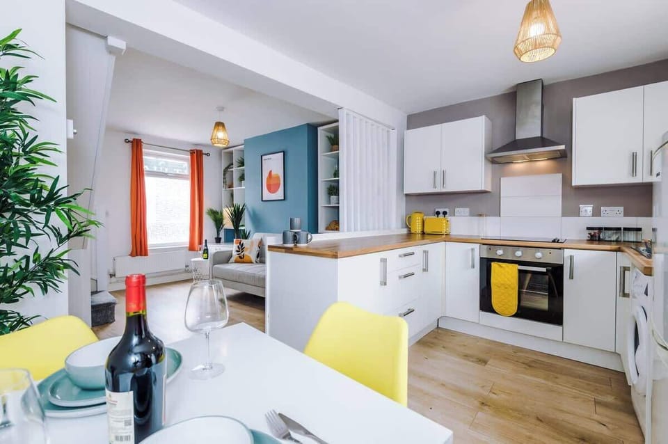 Open plan kitchen/dining area with space for 4 guests to sit down in the evenings and all the necessities to cook an array of meals after a day exploring Chester.  
