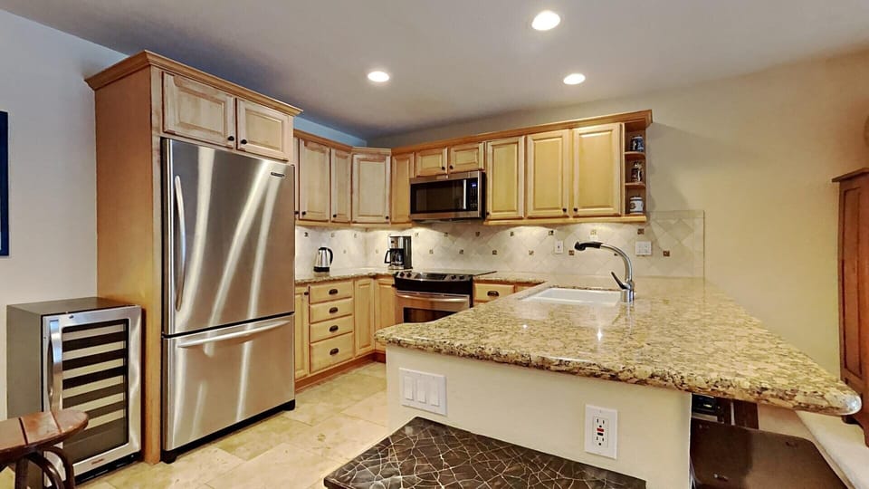 Room, Indoors, Microwave, Oven, Kitchen