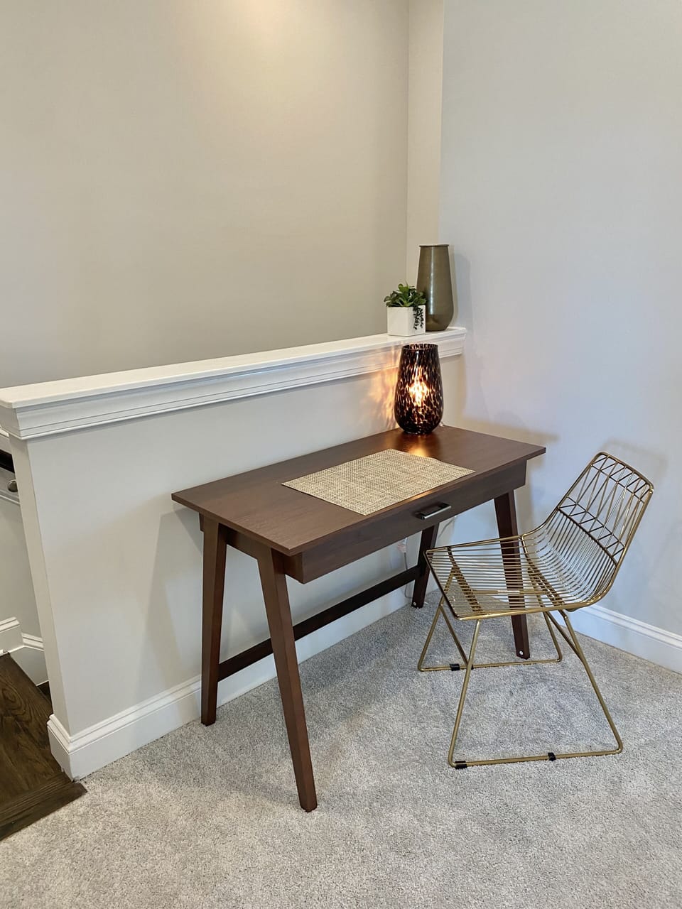 Additional work desk space on top level 