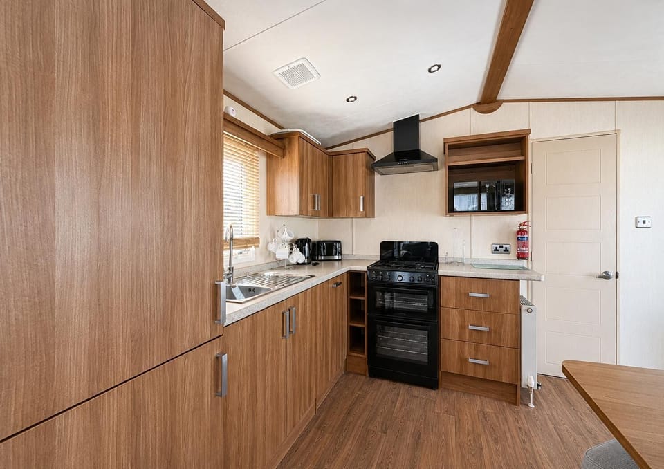 Cosy up next to the fireplace with your furry friend in this pet friendly caravan after a day of exploring by the Hunstanton beach.
