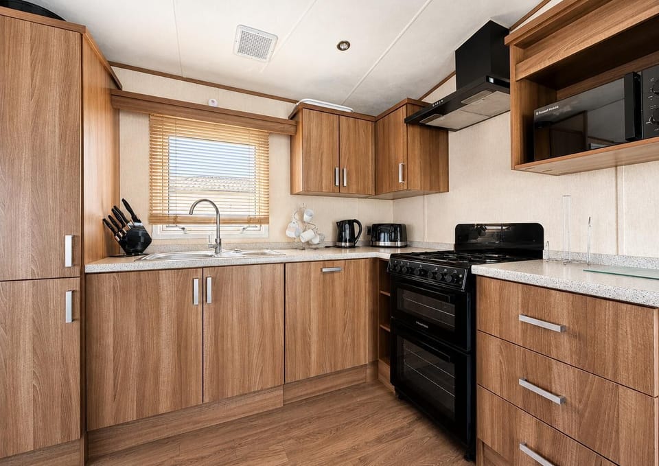 Enjoy the convenience and connection of a space designed to bring everyone together during your memorable UK getaway on the Norfolk getaway.