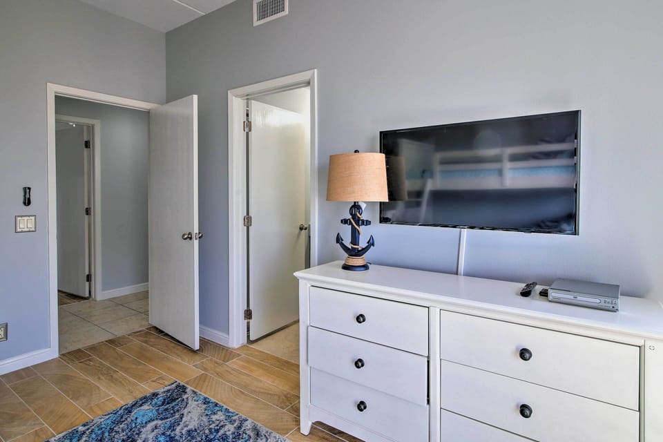 Bedroom 3 | DVD Player | Smart TV | Books