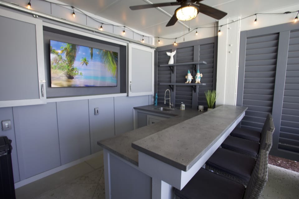 Bar seating for four and large tv.  Ice maker provided.  