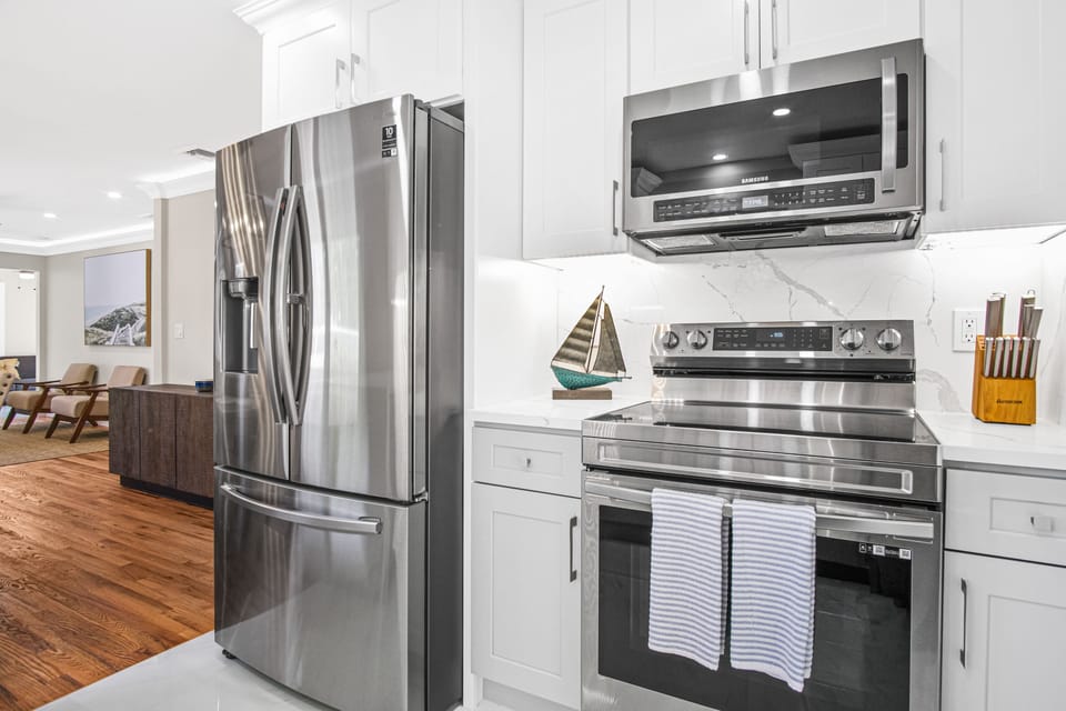 Newly finished fully stocked kitchen 